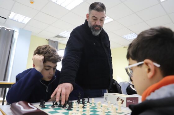 بلدية البيرة تعلن عن دورة شطرنج للمبتدئين في مركز تنمية الشباب والطفولة